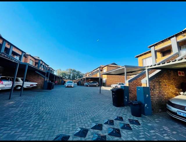 2 BEDROOM APARTMENT FOR SALE IN GERMISTON WEST